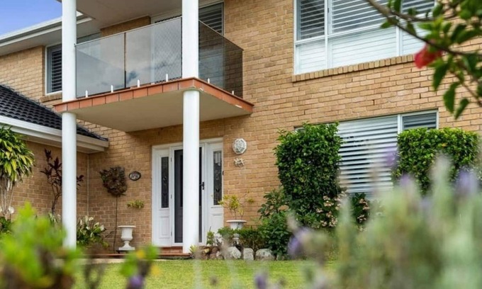 Caves Beach House | Wave Song - minutes to the shore