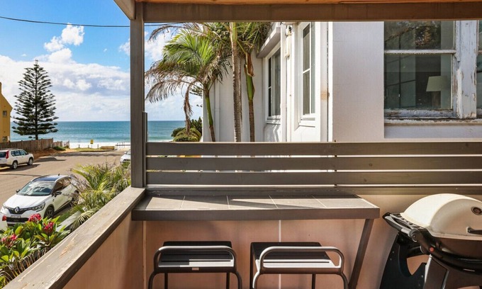 Narrabeen House | Waves, Sand & Surf - Seconds to the Beach