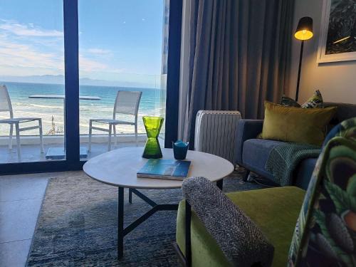 Redhill Apartment | Wavescapes Chic Seaside Stay