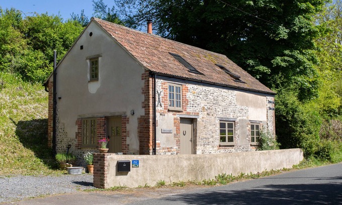 Piddlehinton Cottage | WAY'S FORGE, pet friendly, with a garden in Piddlehinton