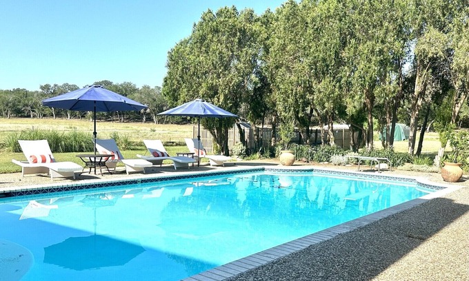 Boerne House | We are back! Two bedroom apt on 3.2 acre private estate. Only 3 min to Main St.