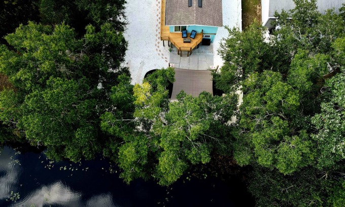 Weeki Wachee Gardens House | Weeki Palace w/Backyard Escape & River Access!
