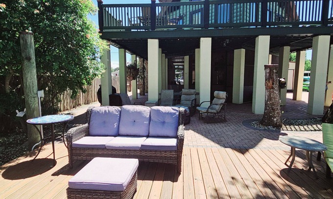 Weeki Wachee Gardens Ski Chalet | Weeki River Lodge Star5Vacations