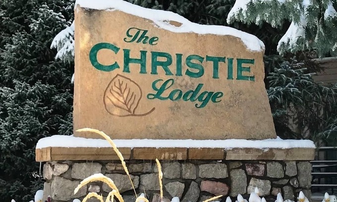 Avon Cabin | Weeks available February 17-24 and February 24-March 2, 2024.