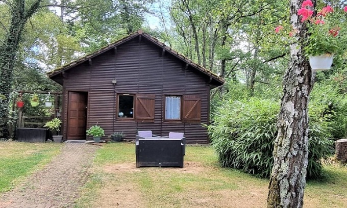 Balledent Cabin | Weir Cottage: Private Lakeside Gite In Idyllic Location. A Great Place To Relax!