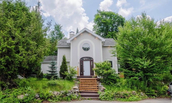 St-Adolphe-d'Howard Ski Chalet | Welcome to our charming cottage in Saint-Adolphe-d'Howard!