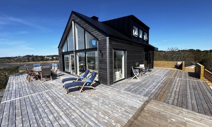 Vastra Frolunda House | Welcome to a charming holiday home in Västra Frölunda |SE08083