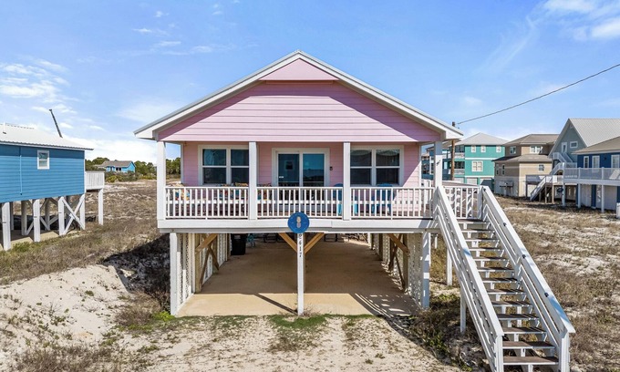 Saint Elmo House | Welcome to Bikini Bottom – Pet-Friendly Paradise!