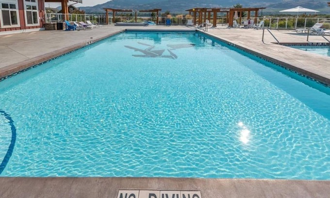 Okanagan-Similkameen House | Welcome to Bordeaux Cottage #191 – A Luxury Getaway on Osoyoos Lake!