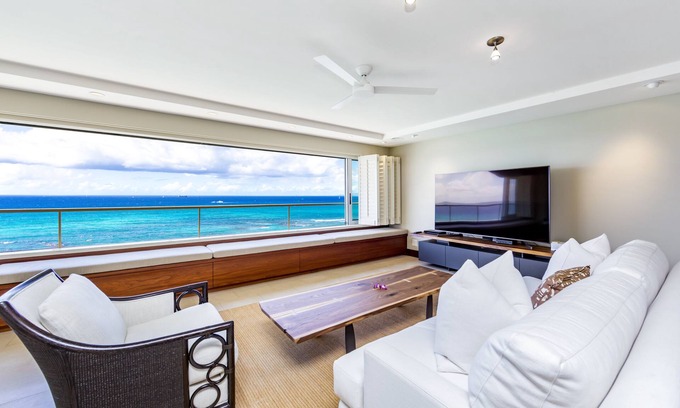 Diamond Head - Kapahulu - St. Louis Condo | Welcome to Colony Surf #1101. A Beautiful Oceanfront Condo On The Beach!