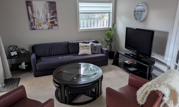 Grimsby Apartment | Welcome to our Cozy Gateway Getaway!