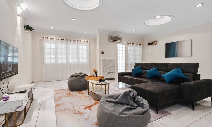 Kuala Lumpur House | WELCOME TO OUR MINIMALIST HOME 20MINS AWAY FROM KLCC !