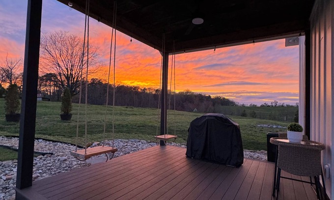 Seneca Cottage | Welcome to Savannah's Cottage, a charming picturesque location nestled in the heart of farming co.