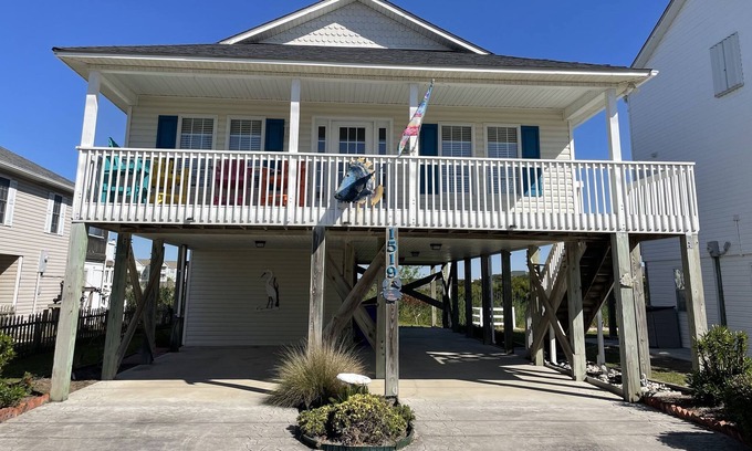 Surf City House | Welcome to The Topsul Turtle, 3 bed 2 bath beach cottage minutes walk to beach