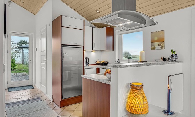 Frolunde House | Welcome to this charming cottage close to the sea and beach.