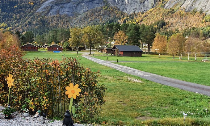 Valle Municipality House | Welcome to this great cottage in a beautiful setting with mountain views.