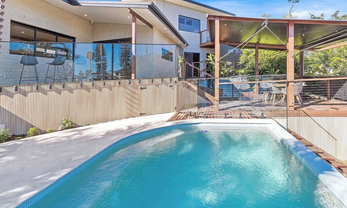 Burleigh Waters Apartment | Welcome to your lakeside oasis in beautiful Burleigh Waters!