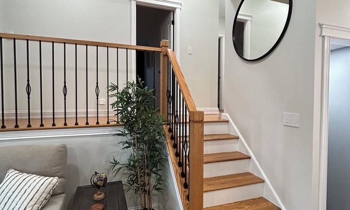 Des Plaines House | Welcome to your perfect getaway in our beautifully renovated home!