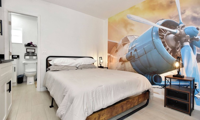 Daytona Beach Shores Hotel | Welcome to your cozy retreat in Daytona Shores, just steps from the Atlantic Ocean. Perfect for solo travelers or couples, this comfy motel studio offers easy beach access and is surrounded by great local restaurants and cafés.