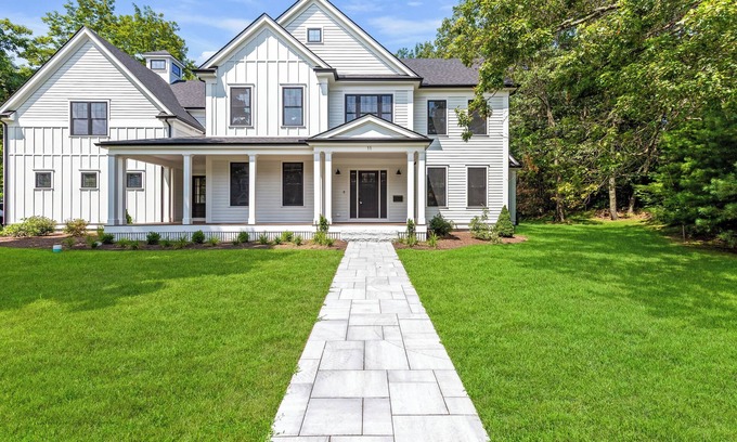 Andover House | Welcoming 2025 built: 4-bedroom 3.5-bath modern farm house @ charming Andover