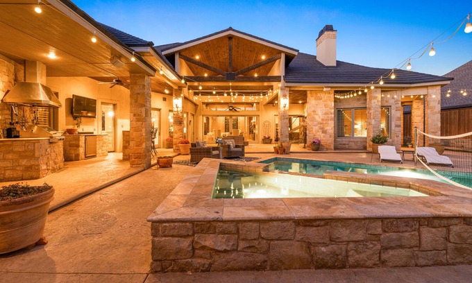 Lubbock House | Well Appointed and Spacious, Best of Lubbock/Pool+Hot Tub/Gym!