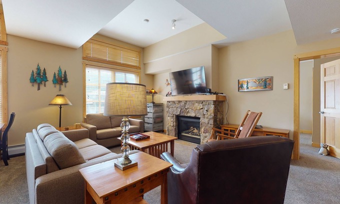 Copper Mountain Village Condo | Well-equipped condo near the slopes w/mtn views, shared hot tub & gym
