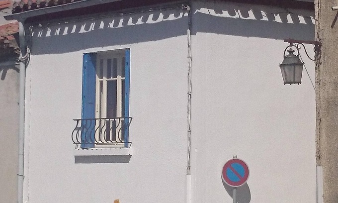 Carcassonne House | Well-equipped House At Foot of Medieval Cité with Garage, Wifi & 2 Shower rooms