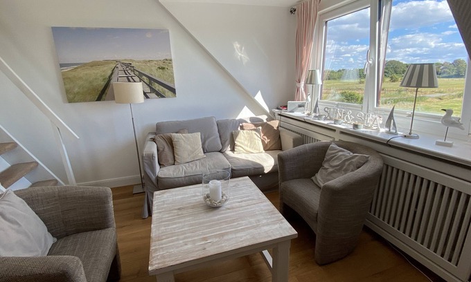 Schellinghorn Apartment | Well-kept, bright apartment with a view of the fields of Morsum in a quiet location