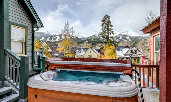 Historic District Condo | Wendall Square Downtown Townhome: Views w/Hot Tub