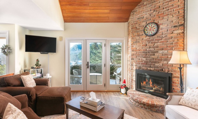 Jackson Condo | Wentworth Condo on Jackson’s XC ski trails, close to Attitash, Wildcat, Cranmore