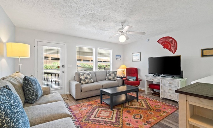 West Panama City Beach Condo | West End Gem | Walk to the Beach | Pool | Sleeps 4