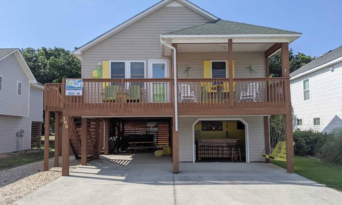 Colington House | West Side Near Avalon Pier ⛱ Hot Tub🐕 Dog Friendly🐕‍🦺 Firepit, Fenced in Yard