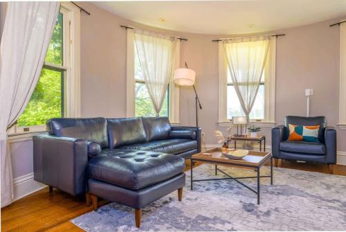 Eastside House | Westcott 1BR & Loft Apt in Mansion mins SU & JMA Dome