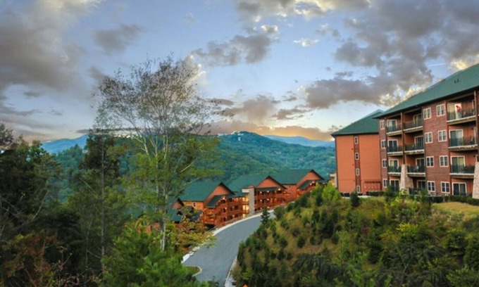 Gatlinburg Resort | Westgate Smoky Mountains Resort June 28- July 5, 2025nJuly 4th in the Smokies