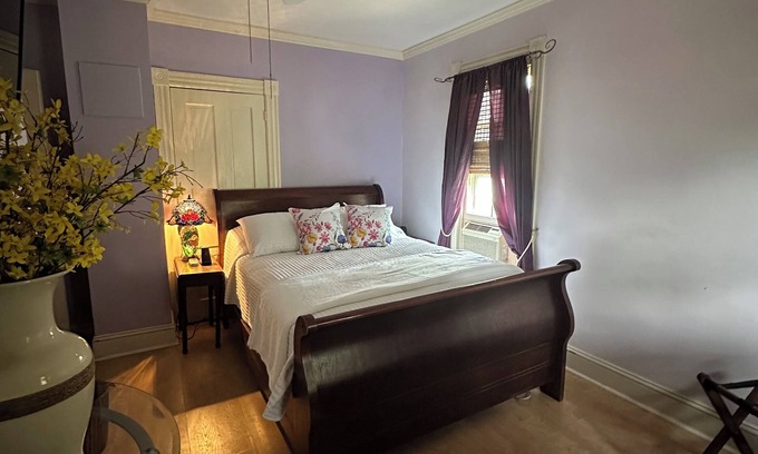 Westminster House | Westminster Retreat – 1 Hr to Baltimore, Gettysburg & Historic DC- Hot Tub