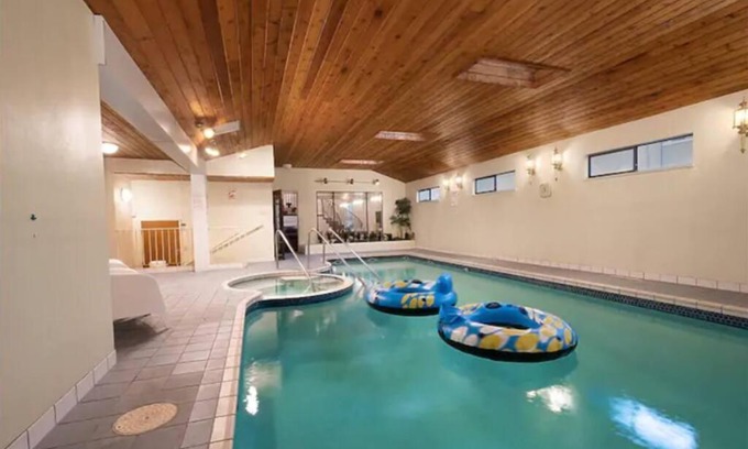 Shaughnessy Villa | Westside Pool Home-8 min to Downtown, Yard Parking