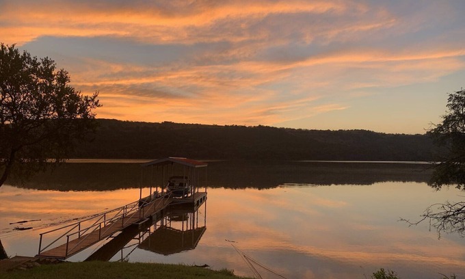 Palo Pinto County Cottage | Wet Feet Retreat! Lake front cabin in quiet cove.