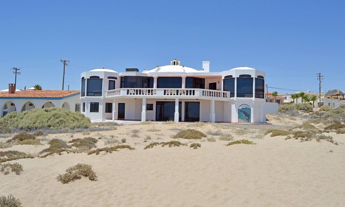 Las Conchas House | Whale of a Tale features panoramic beach views with floor to ceiling windows!