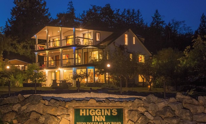 Brew Bay Apartment | Where adventures begin. Spacious hotel suites in amazing Powell River