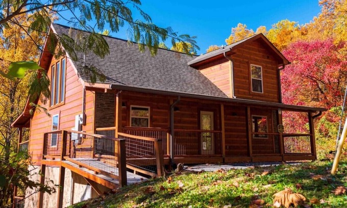 Gatlinburg - Pigeon Forge Apartment | Whispering Pines Retreat By Ghosal Luxury Lodging