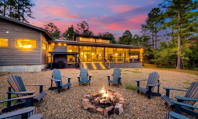 Broken Bow Cabin | Whistling Pines-18 Person One Level Cabin+Hot Tub+Game Room+Waterfront