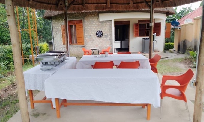 Western Region Hotel | White Cat Farm Hut Inn