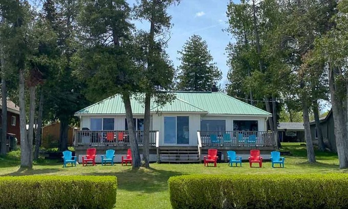 Georgian Bluffs Cottage | White Cloud and Griffith