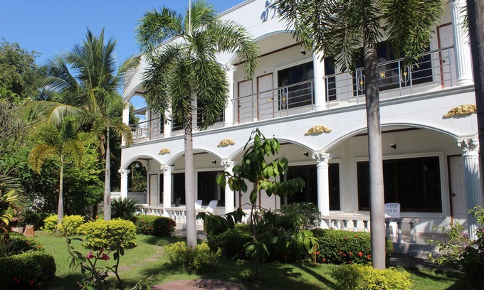 Surin Hotel | White Elephant Resort