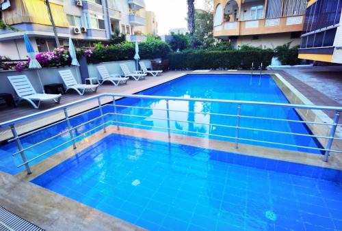 Mahmutlar Apartment | White Gold Ananas