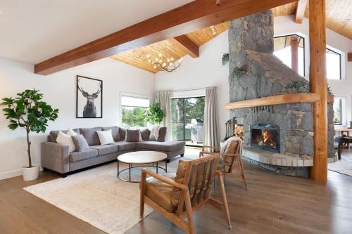 Whistler House | White Gold Chalet - Spacious Family-Friendly Chalet, Hot Tub, Mountain Views, Log Fireplace