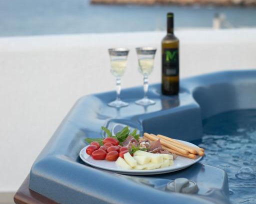 Apollonas Villa | white house apollon naxos