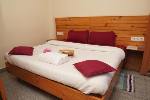 Bhagsu Nag House | White Mountain By Pahadi Adda