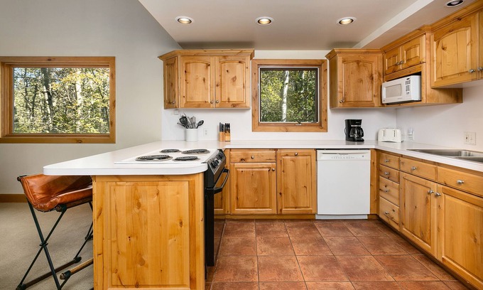 North Park City House | White Pines Crescent Ridge 3-bedroom Condo - Walk to Slopes