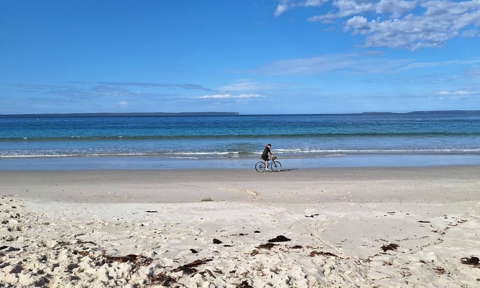 Callala Bay House | White Sandy Beach, Hot Spa, Fire pit, Outdoor living Area, Trampoline & more